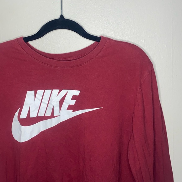 Nike Other - 🌷Comfy maroon Nike long sleeved top!